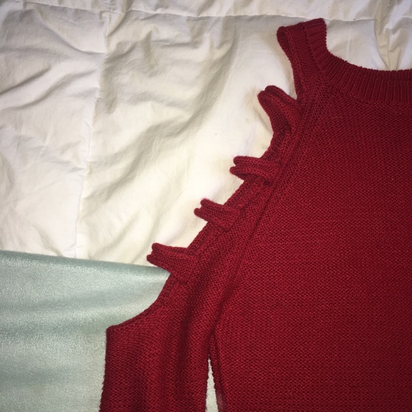 Open Shoulder Sweater - Picture 2 of 3